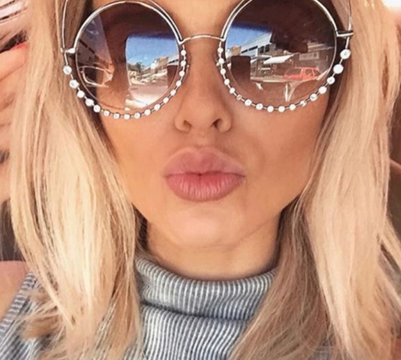 Felicity Accessories - CAT EYE DIAMOND SUN GLASSES MIRRORED